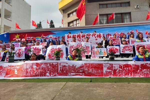 伊能静因点评委屈哭泣，事后发文向赵兆道歉，但配图却是认真的？